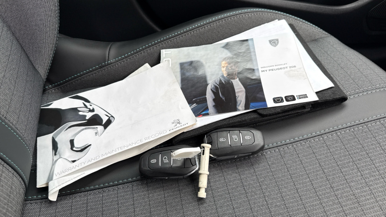 Peugeot 208 1.2 PureTech 100 Allure Premium + 5dr Petrol Hatchback